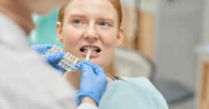 אילו סוגי כתרים לשיניים נחשבים הכי עמידים
