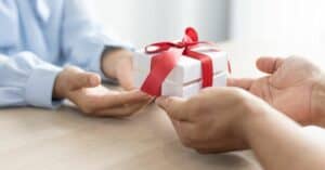 4 מתנות שוות לעובדים בחג